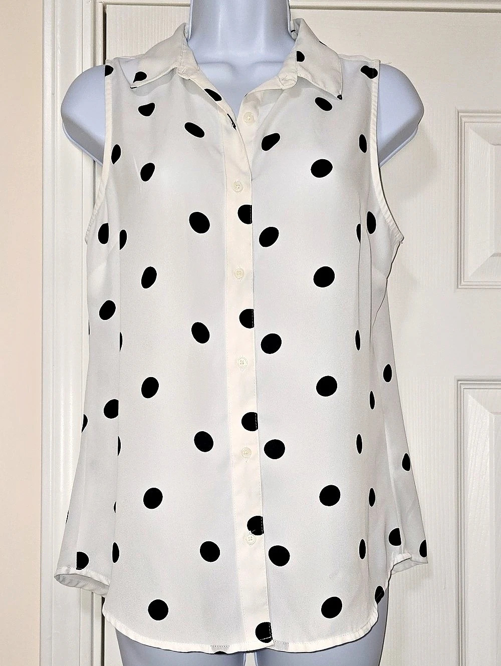 Banana Republic Polka Dot Sleeveless Petite Blouse (EUC)